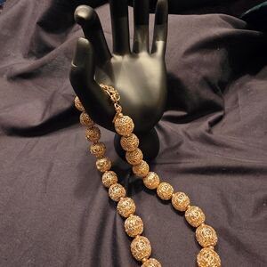 Vintage Monet Art Deco Gold Tone Filigree Ball And Bead Necklace.15"